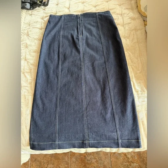 Veronica Beard Fiona denim maxi skirt
NWT
LENGHT 34.25
Waist 36 - Picture 4 of 7